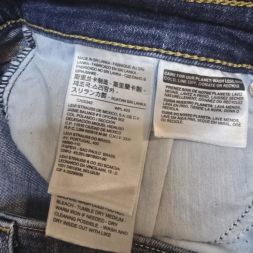 Levis Cut off Denim Shorts Waist Size 31 Raw Hem Medium/Dark Wash - Picture 7 of 9